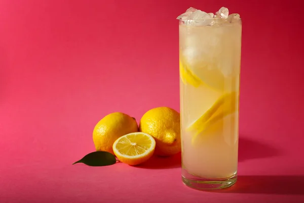 Glass Tasty Cold Lemonade Color Background — Stock Photo, Image