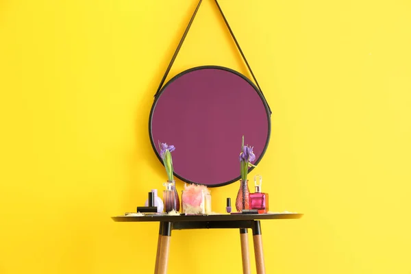 Dressing Table Set Cosmetics Color Wall — Stock Photo, Image