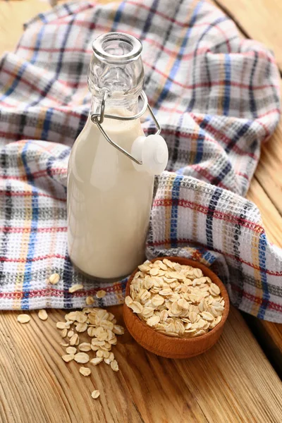 Fles Van Smakelijke Haver Melk Houten Tafel — Stockfoto