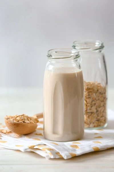 Glazen Fles Van Smakelijke Haver Melk Lichttafel — Stockfoto