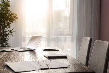 Toplantı için hazır boş konferans salonu