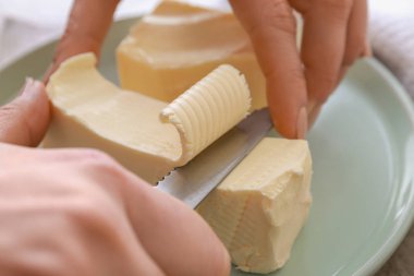 Kadın kesme lezzetli tereyağı plaka, portre