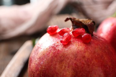 Olgun tatlı nar, portre