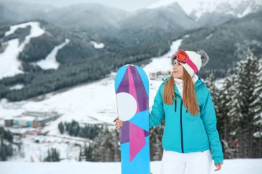 Snowboard kış Resort ile sportif kadın