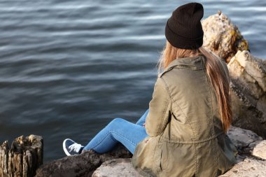 Genç kadın Nehri yakınında intihar edecek