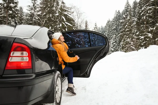 Young Woman Getting Out Car Snowy Winter Resort — Stock Photo, Image