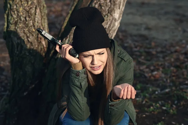 Jovem Com Arma Vai Cometer Suicídio Livre — Fotografia de Stock