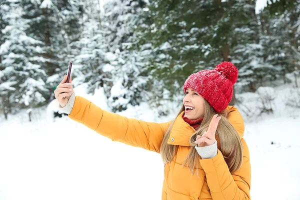 Beautiful Woman Taking Selfie Winter Forest — Stock Photo, Image