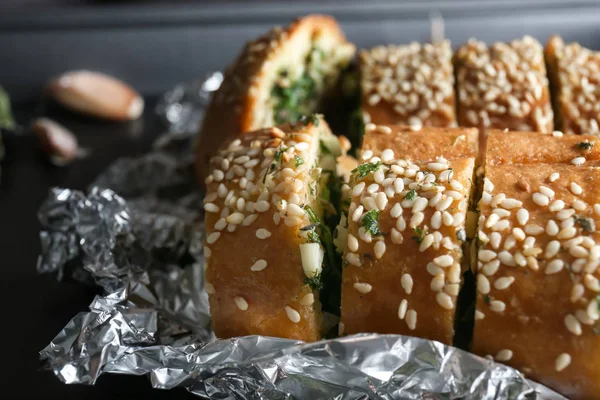 Tasty Cut Garlic Bread Baking Tray Closeup — Stock Photo, Image