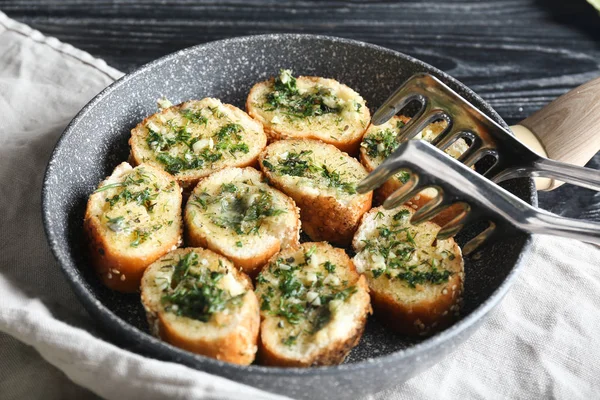 Tasty Cut Garlic Bread Frying Pan — Stock Photo, Image