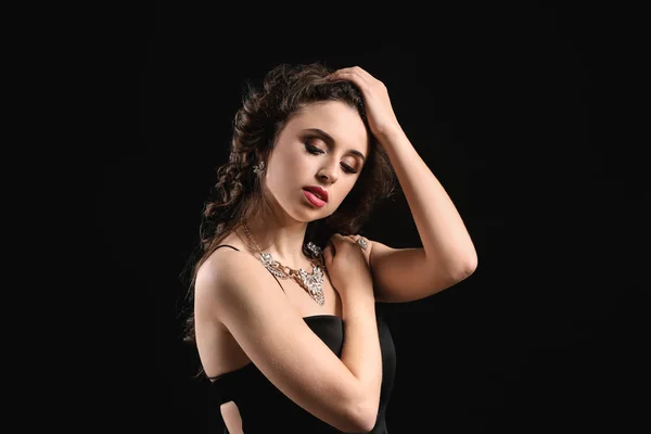 Young Woman Beautiful Jewelry Dark Background — Stock Photo, Image