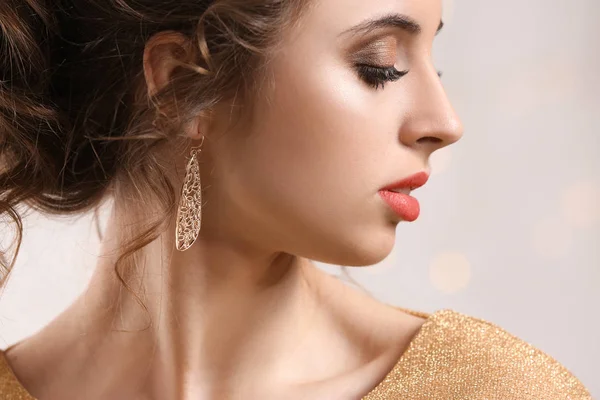 Young Woman Beautiful Jewelry Defocused Lights Closeup — Stock Photo, Image