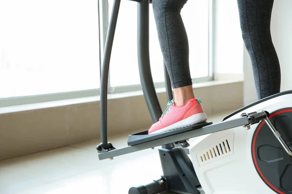 Sporty Young Woman Using Modern Machine Gym — Stock Photo, Image