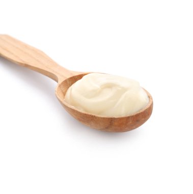 Beyaz arka planda lezzetli yoğurtlu kaşık