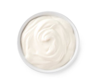 Beyaz zemin üzerine lezzetli yoğurt ile kase