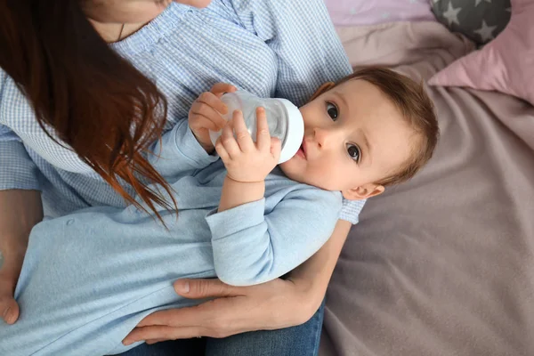 Mother Feeding Her Cute Baby Home — Stock Photo, Image