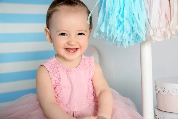 Niedliches Baby Mädchen Schönem Kleid Hause — Stockfoto