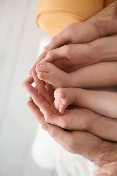 Parents Holding Feet Cute Little Baby Home — Stock Photo, Image