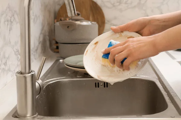 Woman Washing Dishes Kitchen Sink — Stock Photo, Image