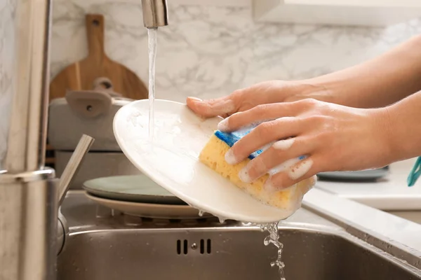 Woman Washing Dishes Kitchen Sink — Stock Photo, Image