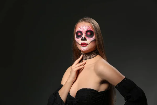 Young Woman Painted Skull Her Face Mexico Day Dead Dark — Stock Photo, Image