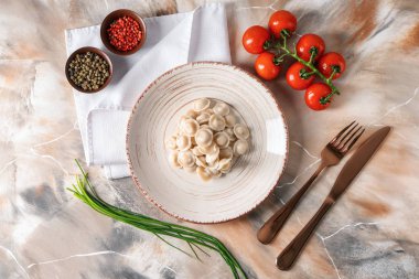 Masada lezzetli köfte ile plaka