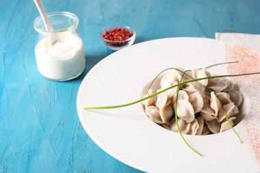 Masada lezzetli köfte ile plaka