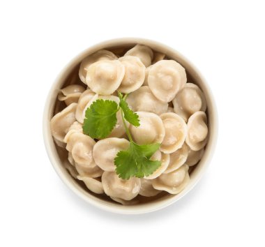 Beyaz arka planda lezzetli hamur tatlısı olan kase