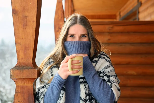 Woman drinking hot cacao in morning — Stock Photo, Image