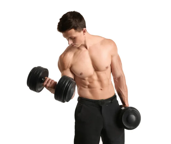 Muskulöser Bodybuilder mit Hanteln auf weißem Hintergrund — Stockfoto