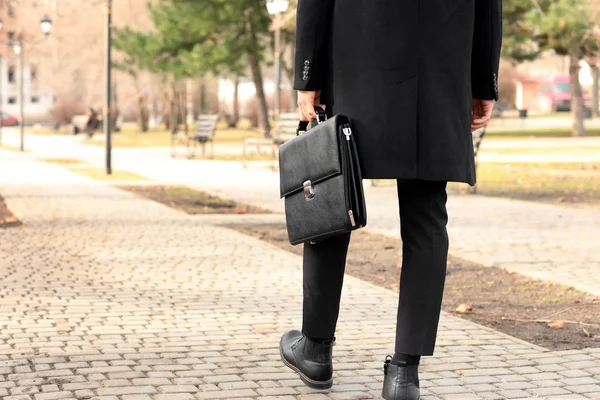Businessman with stylish briefcase on city street — Stock Photo, Image