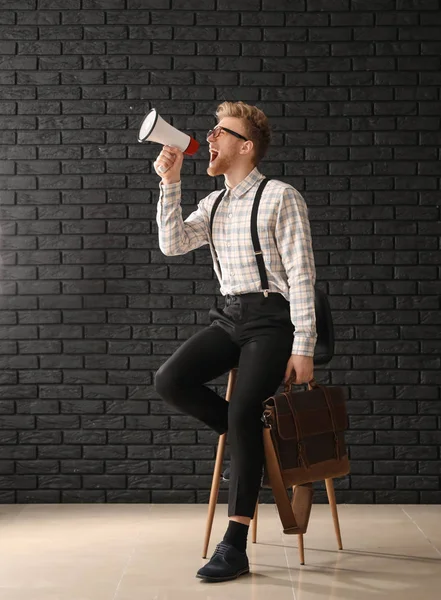 Screaming businessman with stylish briefcase near dark brick wall — Stock Photo, Image