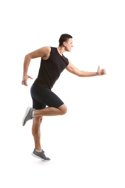 Sportlicher junger Mann beim Training vor weißem Hintergrund — Stockfoto