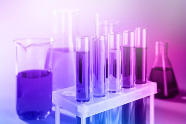 Test tüpleri ile laboratuvar tablo örnekleri