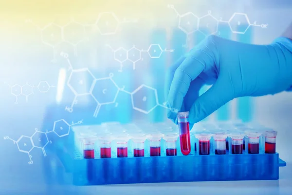 Scientist working with test tubes in laboratory — Stock Photo, Image