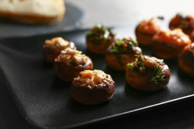 Plaka, closeup lezzetli mantar dolması