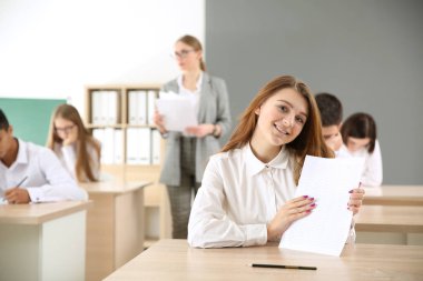 Okul geçen Öğrenciler sınıfta test