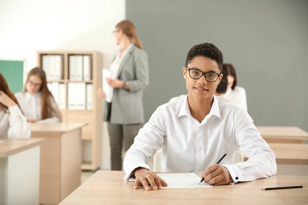 African-American boy during school test in classroom — Stock Photo, Image