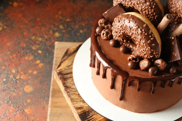 Sladký čokoládový dort na stole — Stock fotografie