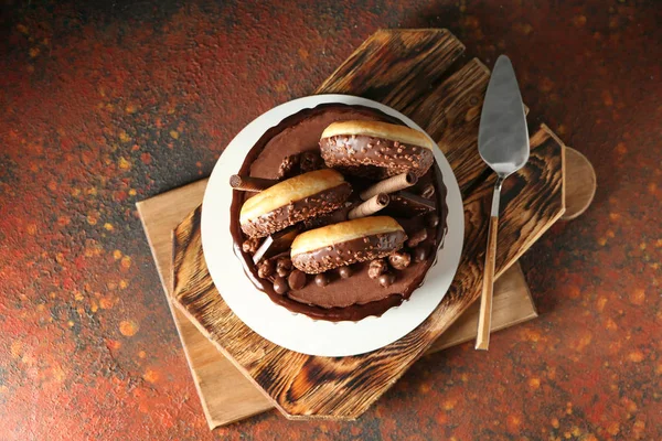 Sweet chocolate cake on table — Stock Photo, Image