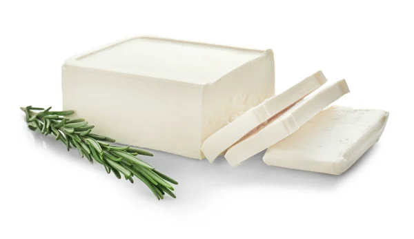 Beyaz arka planda lezzetli peynir. — Stok fotoğraf