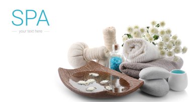 Beyaz arkaplanda güzel bir spa kompozisyonu