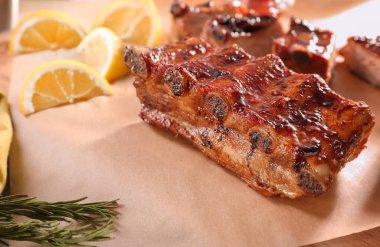 Tablo, closeup lezzetli ızgara kaburga