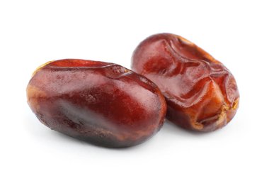 Beyaz arkaplanda kurumuş tarihler