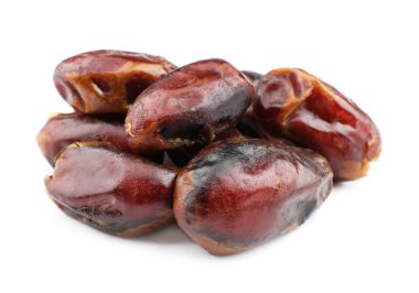 Beyaz arkaplanda kurumuş tarihler