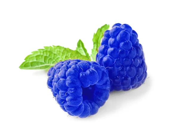 Framboesa azul madura fresca sobre fundo branco — Fotografia de Stock