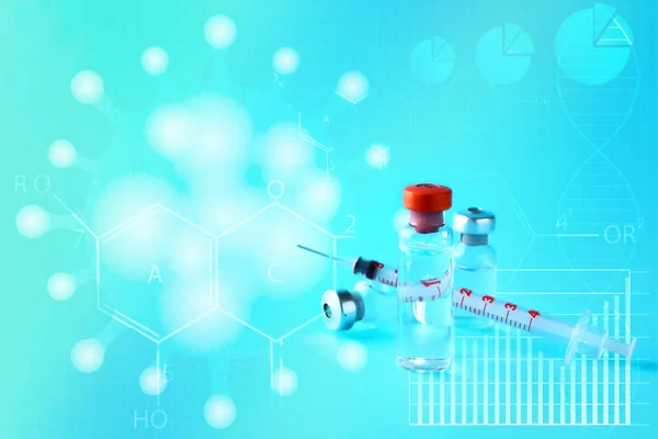注射器とアンプルで色の背景上のワクチン — ストック写真
