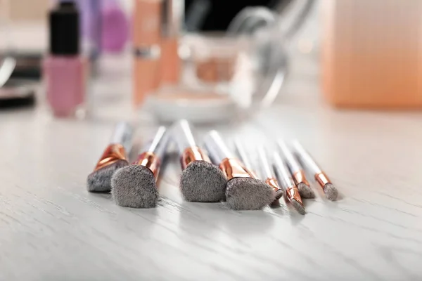 Professional cosmetic brushes on table, closeup — Stock Photo, Image