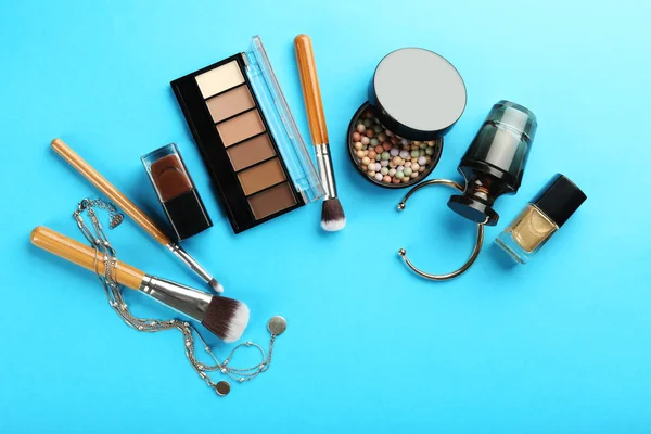 Flat lay composition with decorative cosmetics and accessories on color background — Stock Photo, Image
