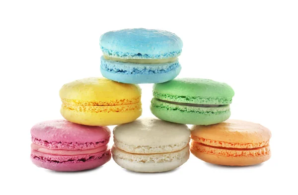 Macarons coloridos saborosos no fundo branco — Fotografia de Stock